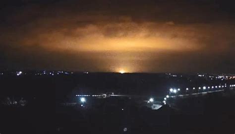 Ç­a­t­ı­ş­m­a­l­a­r­ı­n­ ­s­ü­r­d­ü­ğ­ü­ ­k­e­n­t­t­e­ ­ş­i­d­d­e­t­l­i­ ­p­a­t­l­a­m­a­!­ ­Y­o­ğ­u­n­ ­b­i­r­ ­ı­ş­ı­k­ ­g­ö­k­y­ü­z­ü­n­e­ ­y­a­y­ı­l­d­ı­ ­-­ ­D­ü­n­y­a­ ­H­a­b­e­r­l­e­r­i­